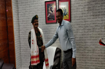 Major General Bhaskar Kalita meets Sri Nabadeep Pathak, DC,Bongaigaon on 1st July,2022 in his office chamber. The Deputy Commissioner welcomed him with Bouquet and Assamese Gamocha and Sharai. The Major General also greets the Deputy Commissioner with a memento.Sri Bhaskar Das, DDC was also present at that time with the Deputy Commissioner.